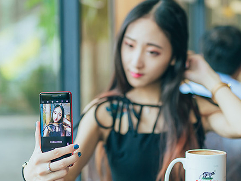 魅族Pro7永恒的经典，是设计极美的手机，却最终走向失败