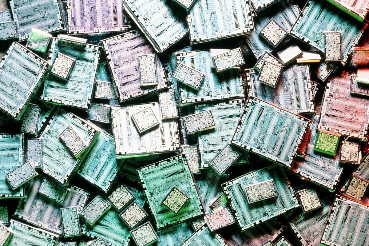 心疼华为!美国松手了,高通、英特尔获许可,海思芯片却仍不能用