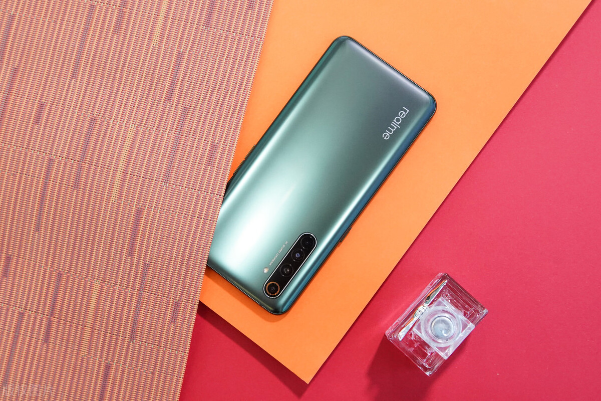 5000mAh新机首发，天玑800U+120Hz，价格太意外