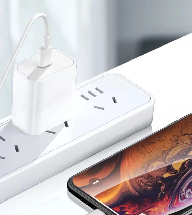 苹果12系列没自带充电器,用其他充电器充电爆炸了,赔偿吗?