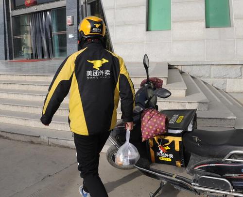 外卖小哥搞丢外卖,主动理赔20元还遭客户投诉