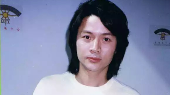 他曾家喻户晓，为给老婆抗癌花光上亿身家，如今准备复出拍戏