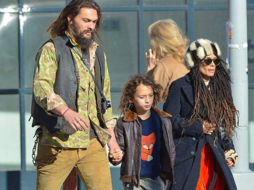 痴情的“海王”：8岁一见钟情，娶大12岁二婚妻子，一家4口很幸福