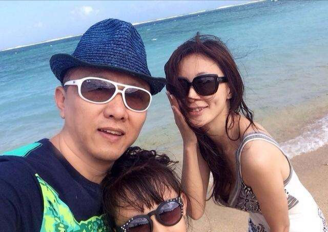 17岁中戏爱上穷小子，裸婚后为生活摆地摊，今因《三十而已》翻红