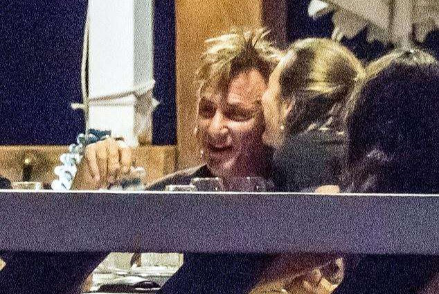 28岁星二代女星与59岁影帝秘密结婚，妻子比女儿小1岁