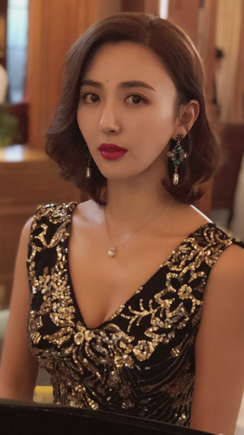 9 年前她是杨幂助理，如今和杨幂平起平坐，娱乐圈最狠“励志姐”