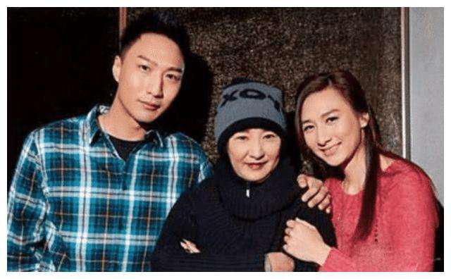 母亲是TVB李莫愁，大姨是米雪，与经典反派父亲长“一模一样”