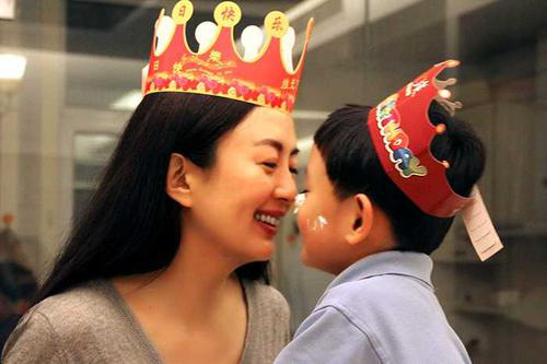 知名女星，拍戏途中意外怀孕，现孩子11岁，不知生父是谁