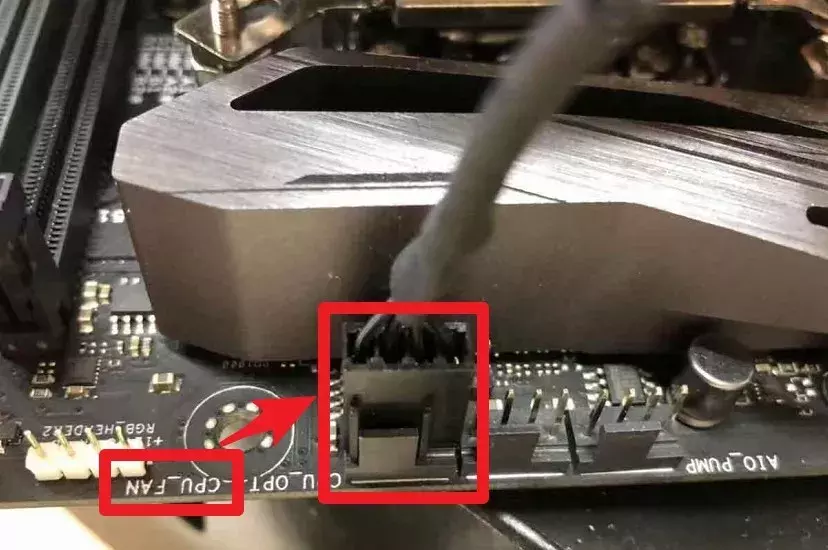 电脑开机黑屏显示CPU Fan Error，这么做有用！