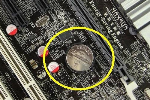 电脑开不了机，电脑cpu风扇转一下就停