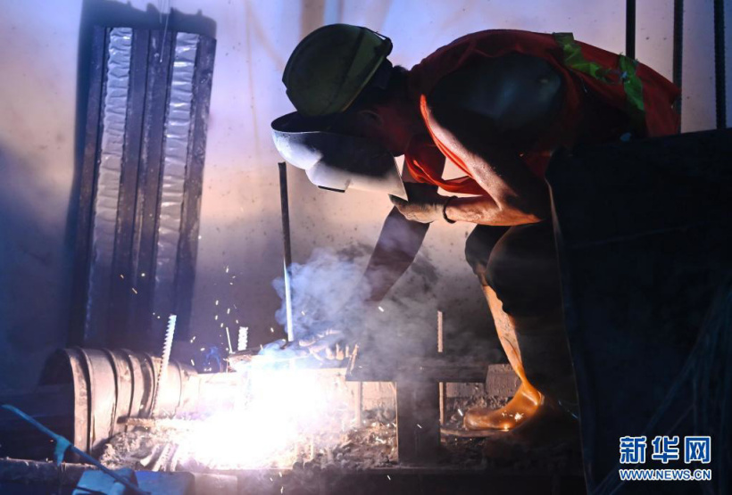 历时 27 个月,中国首条设计时速 350 公里跨海高铁正线隧道全部贯通