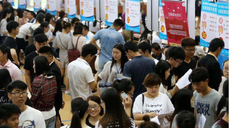 1076万毕业生的抉择：考公、考研，还是就业？