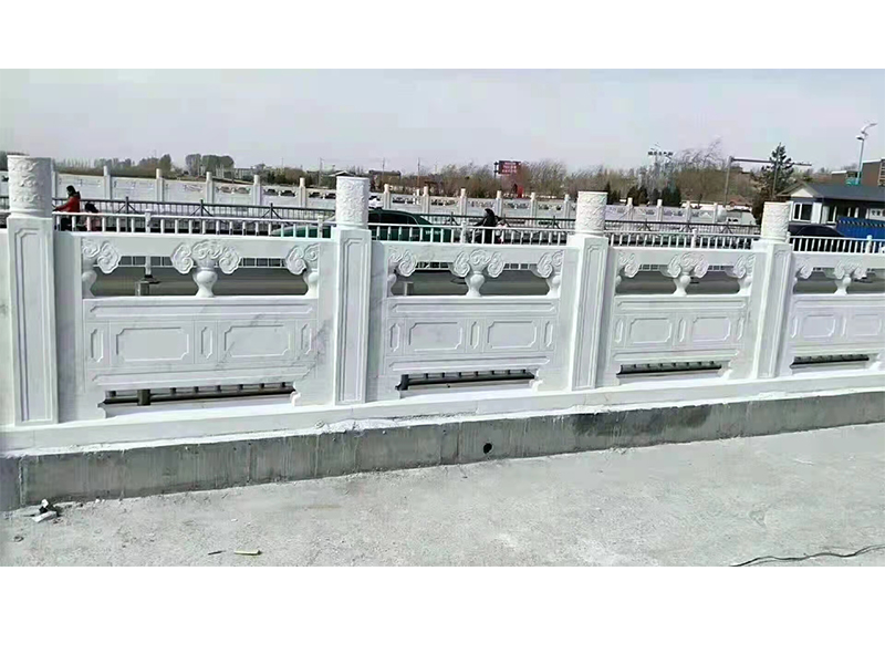 石材雕刻栏杆中青石栏杆和汉白玉栏杆的价格优势