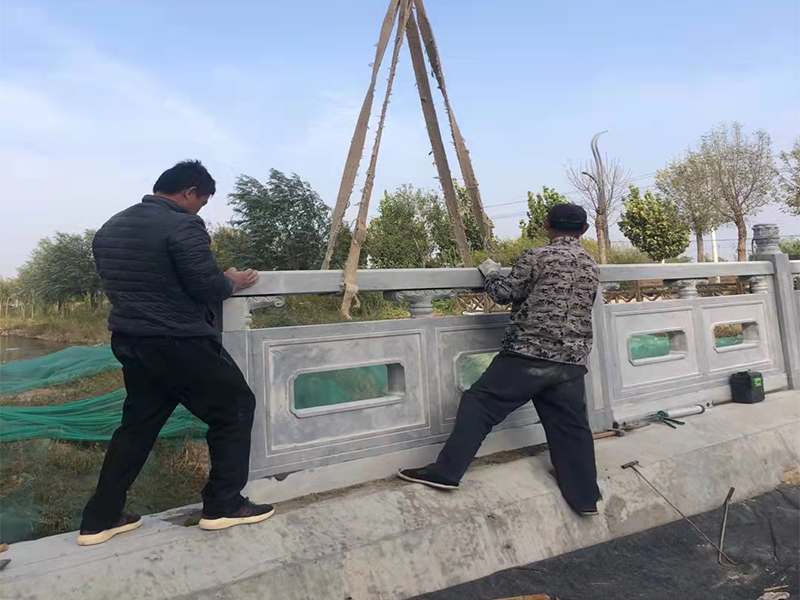 石材雕刻栏杆中青石栏杆和汉白玉栏杆的价格优势