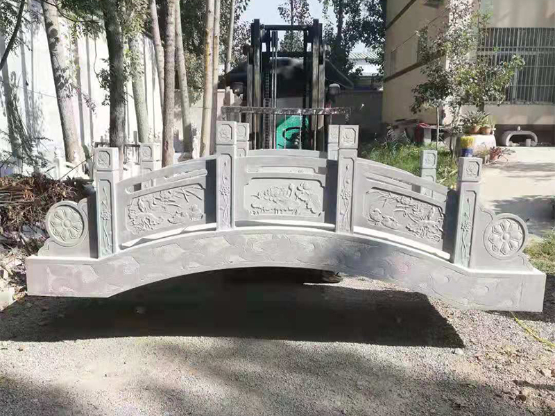 汉白玉石材栏杆和园林景观中整体石桥的价格