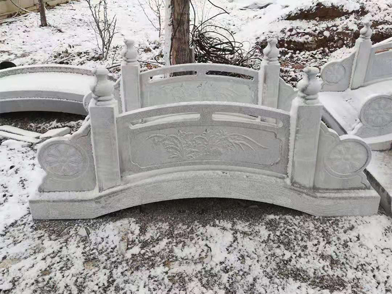 汉白玉石材栏杆和园林景观中整体石桥的价格