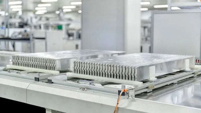 小米汽车电池方案敲定,消息称其将采用宁德时代麒麟 + 比亚迪弗迪刀片电池