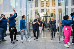 iPhone 14 Pro 热销，苹果公布首日全球发售场景！