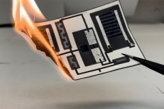 科学家发明一次性纸质电路板