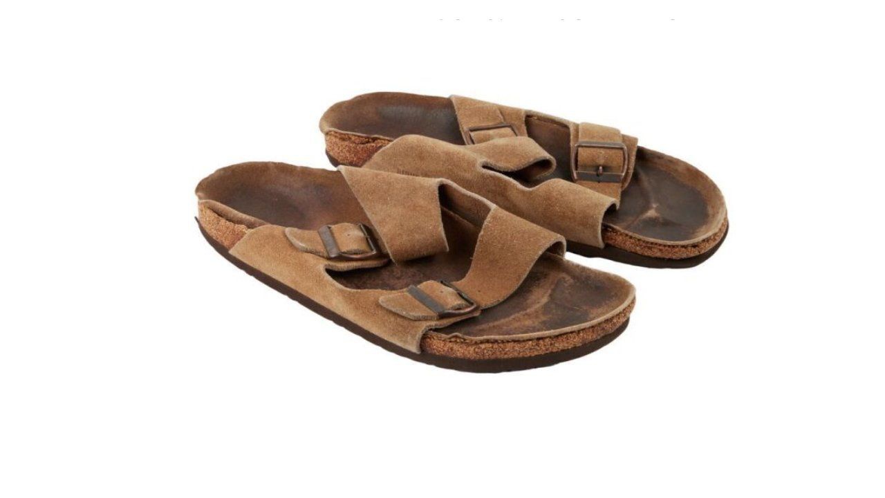 乔布斯曾穿过的 Birkenstock 品牌拖鞋以 21.8 万美元成交