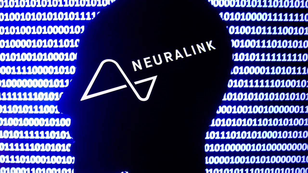 马斯克计划在自己大脑中植入脑机接口设备,Neuralink 将开始人体试验 Musk approaches brain chip startup Synchron about deal amid Neuralink delays — sources | Fox Business