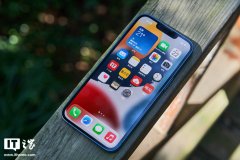 苹果 iPhone 计划 2025 年淘汰博通的 Wi-Fi 和蓝牙芯片，以及高通 5G 基带芯片