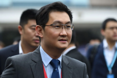 马化腾：AI 是互联网百年不遇的机遇