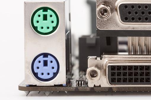 1,ps/2接口ps/2和vga接口一样,几乎是个人电脑的活化石,ps/2的命名