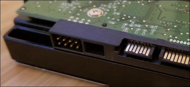 电脑sata硬盘上的4针跳线你知道它有什么用吗千万别插着